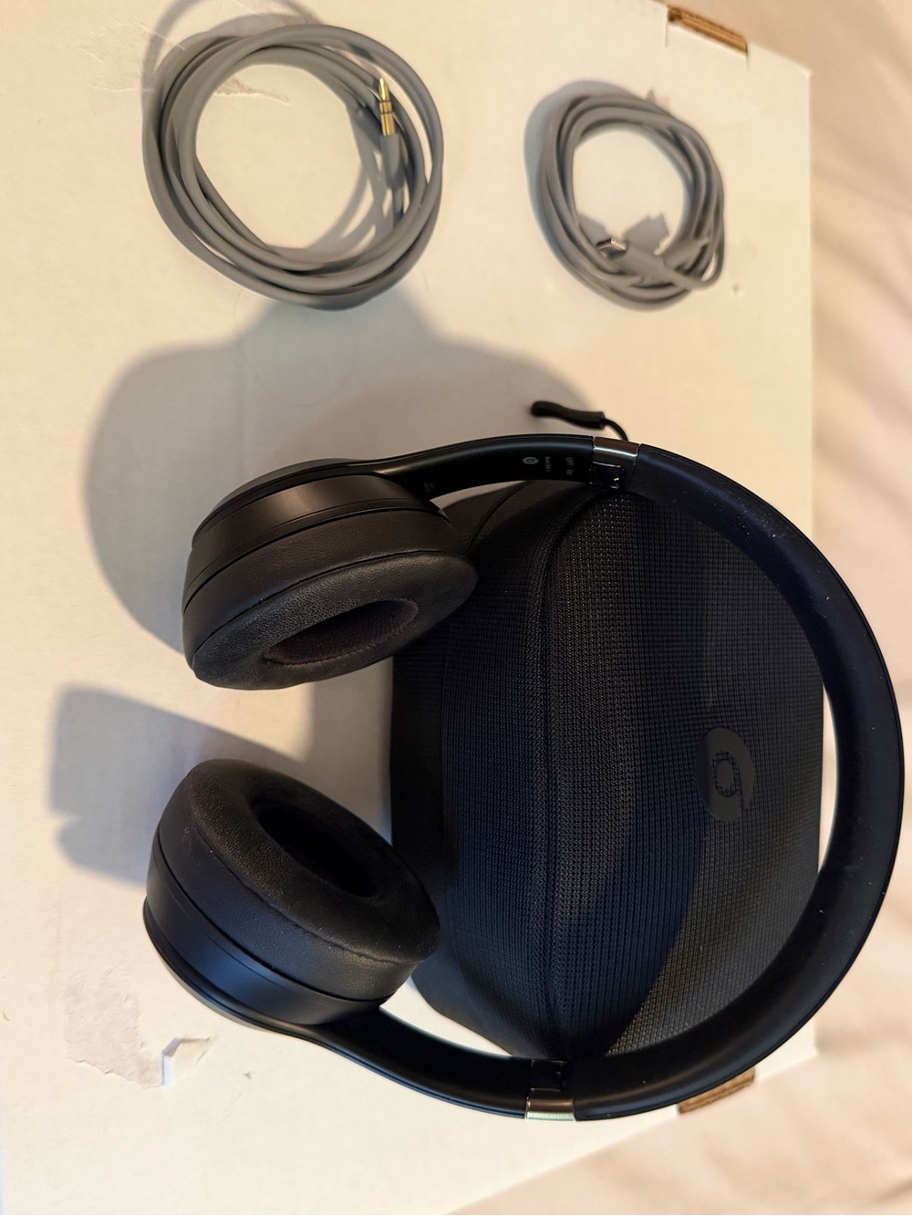 Beats by Dre Studio Over-Ear Headphones in Black with Carrying Case